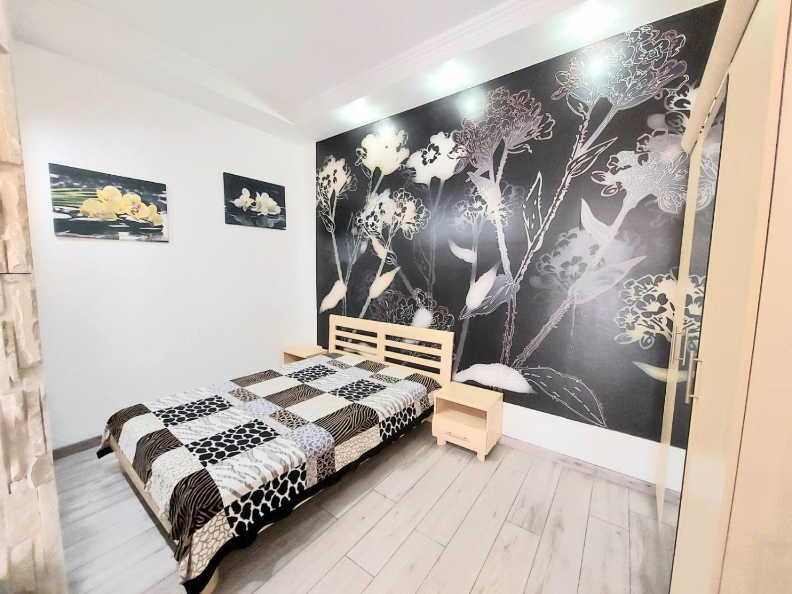 2 Rooms Central Anna Apartment Lviv Bagian luar foto